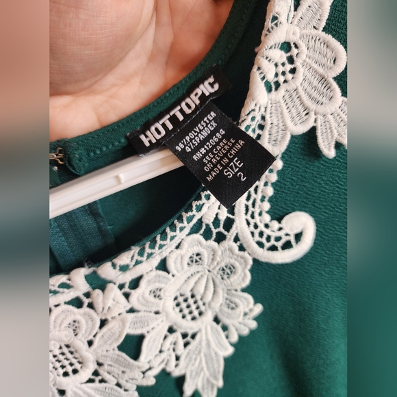 Hot Topic Lace Collar Dress - Picture 3 of 4